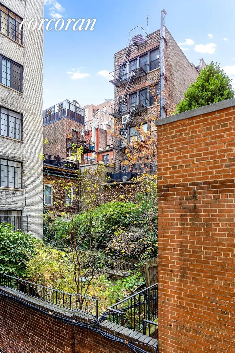 140 E 40th St Apt 2F