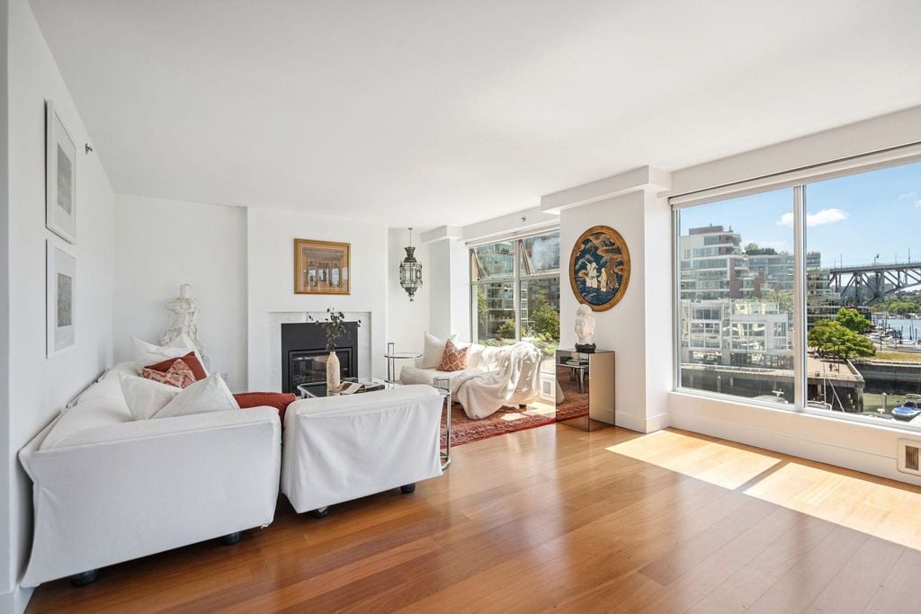 1012 Beach Ave, #301