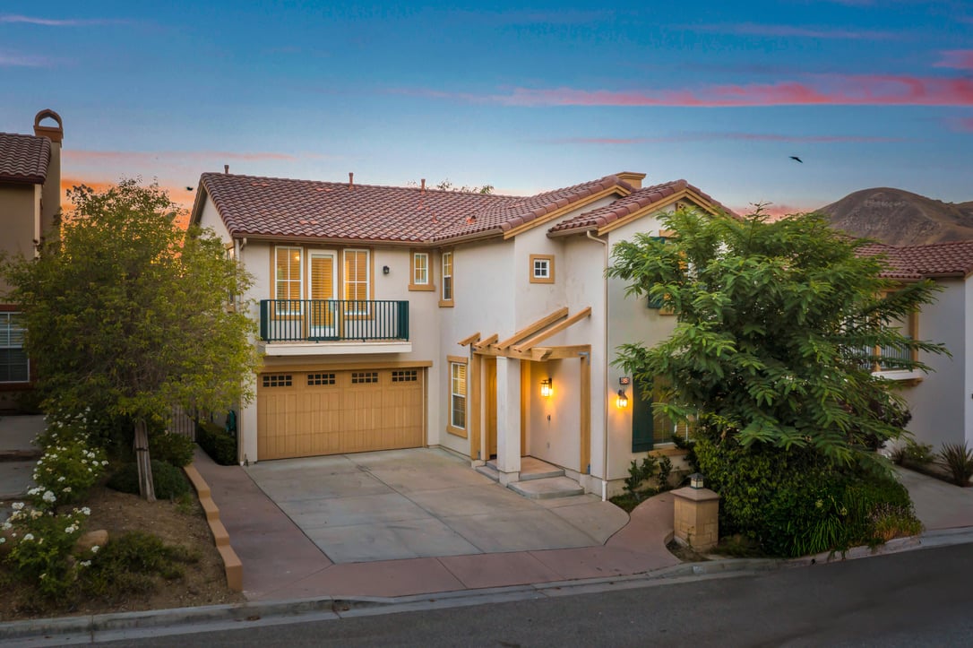 Set behind the gates of The Colony at Calabasas