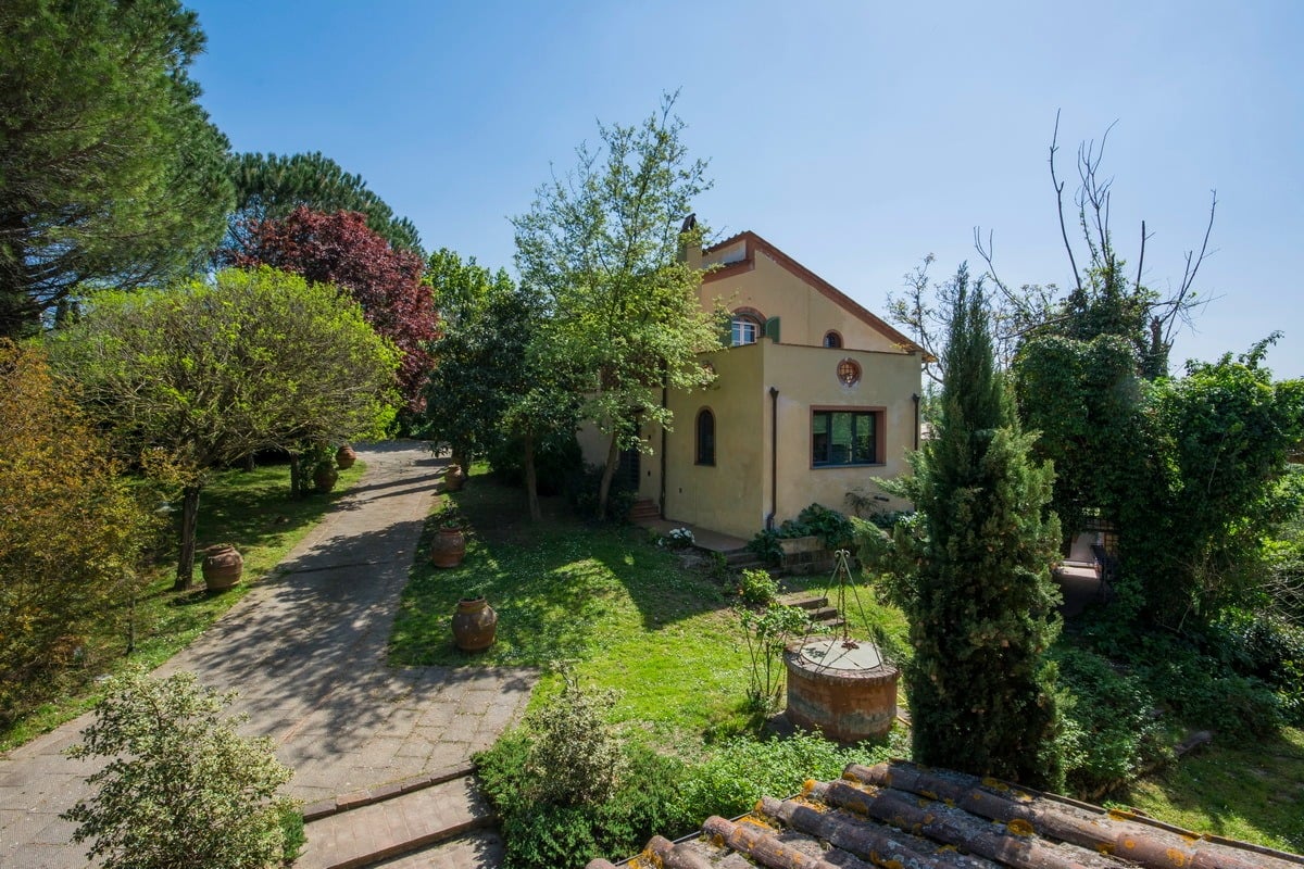 Villa In The Tuscan Hills
