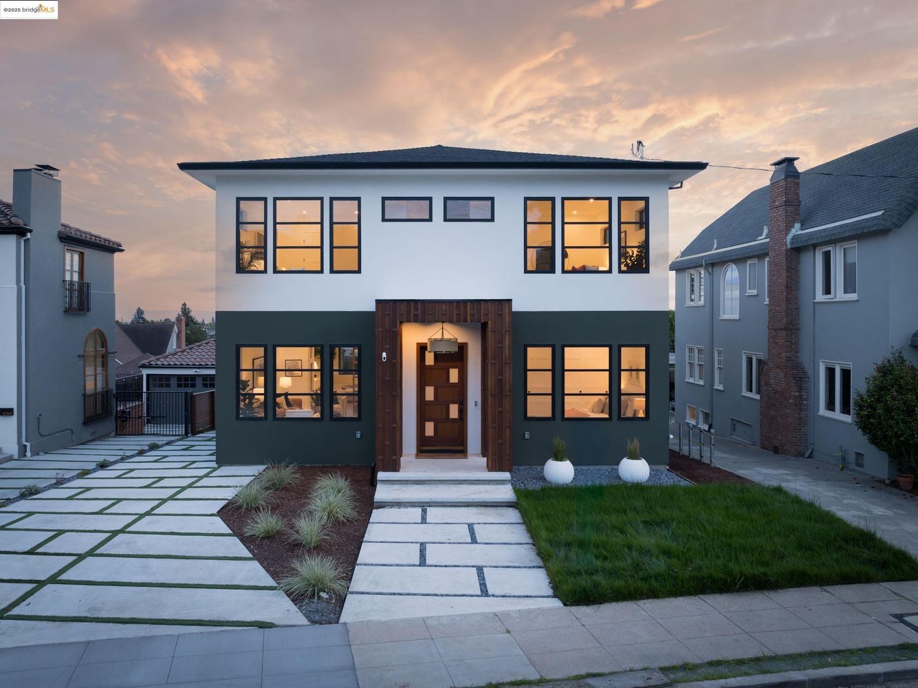 1046 Ashmount Ave