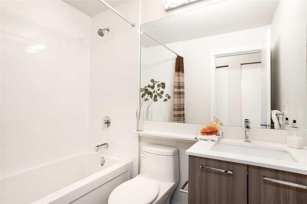 1306 5th Ave, #208