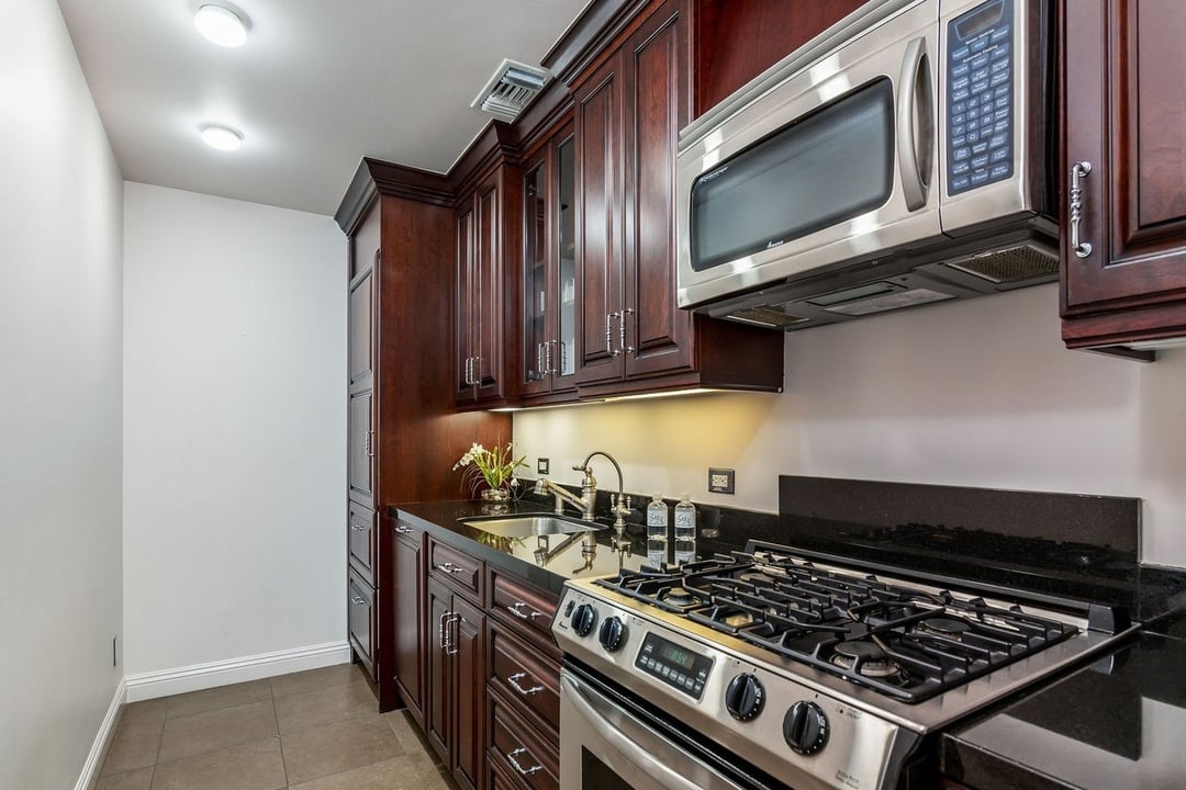 Mulholland Drive, 90068