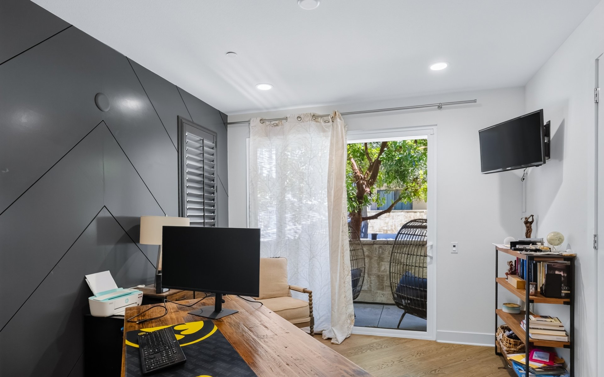 1687 Grand View
