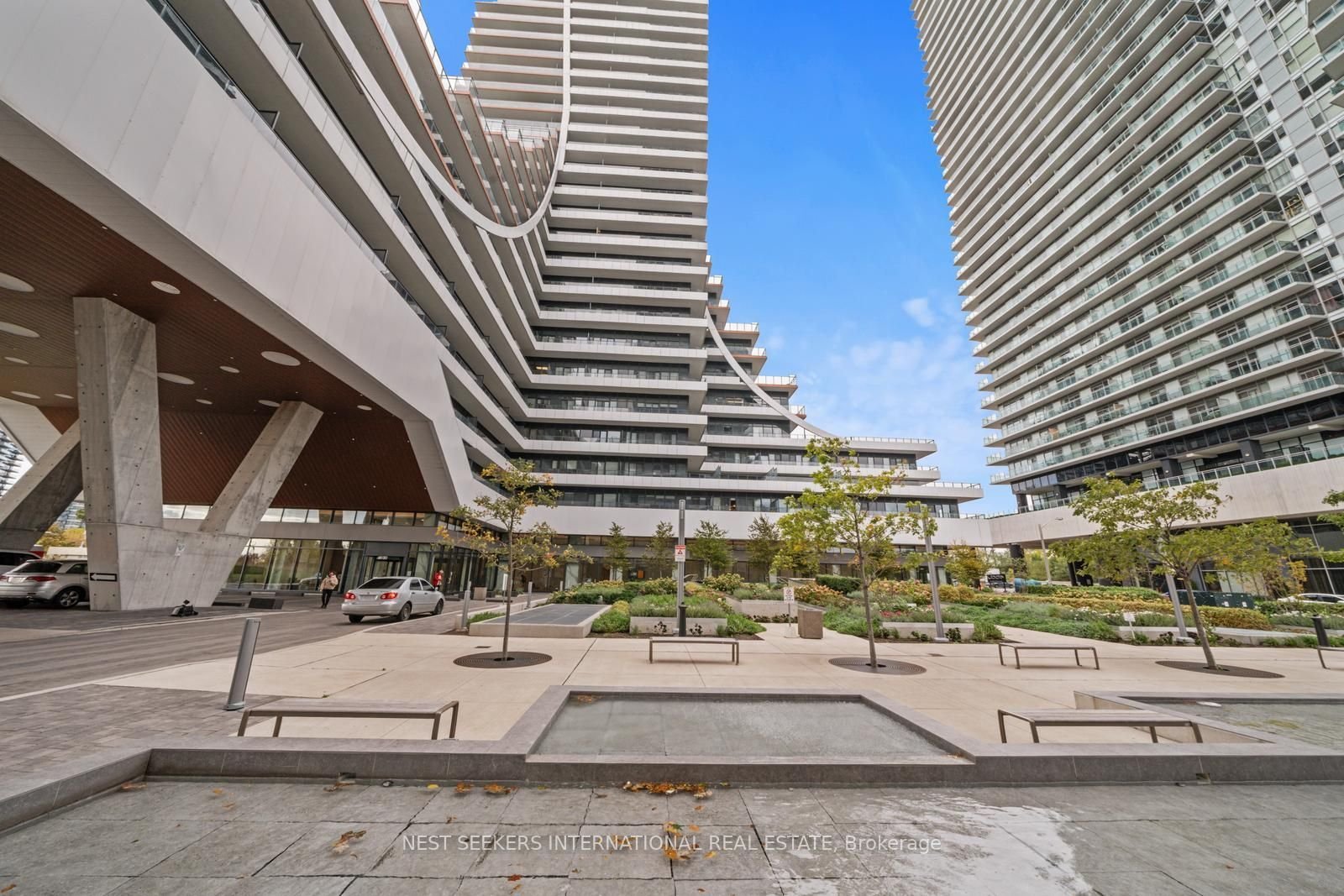 LUXURY AT SKYTOWER 