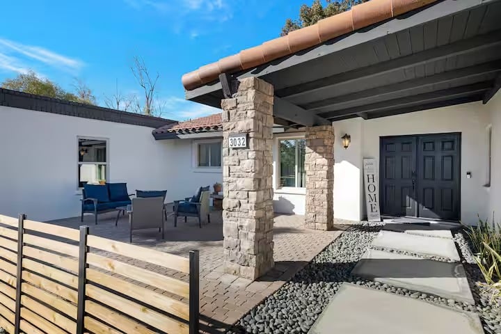 Huge Golf Course Home-Free Heated Pool/Theatre/Gym