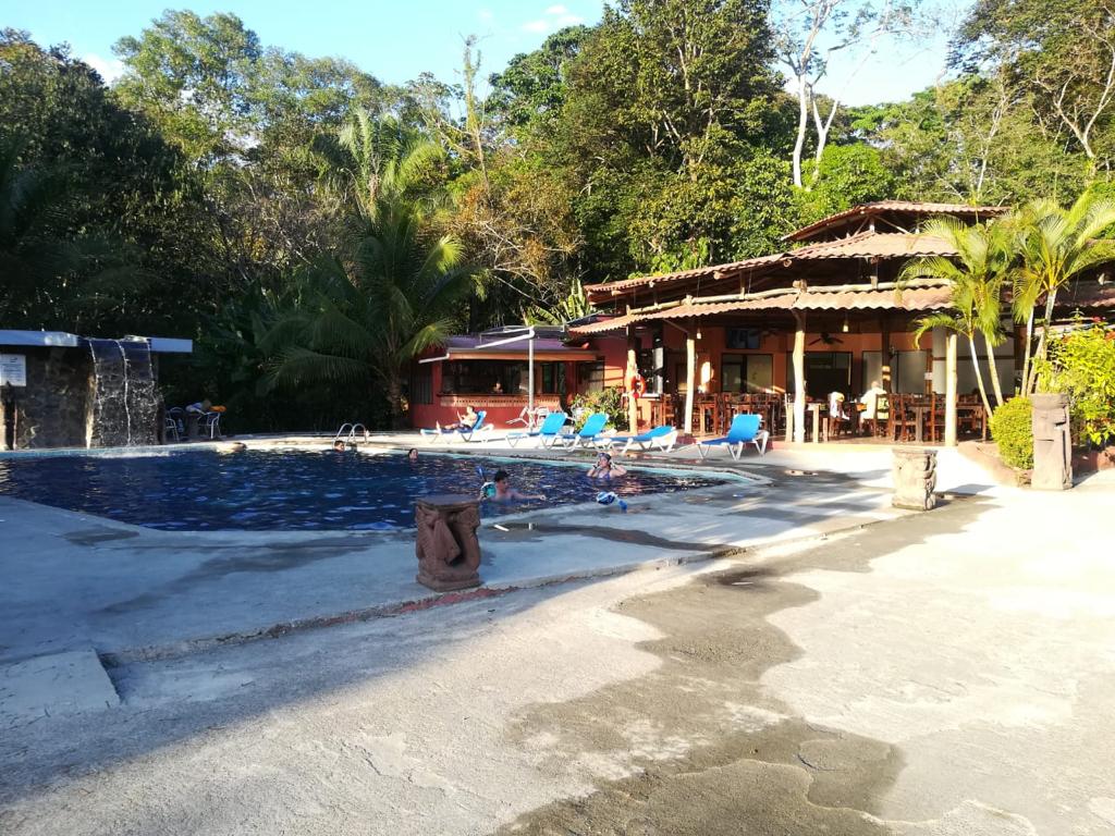 PARADISE PACIFIC RESORT