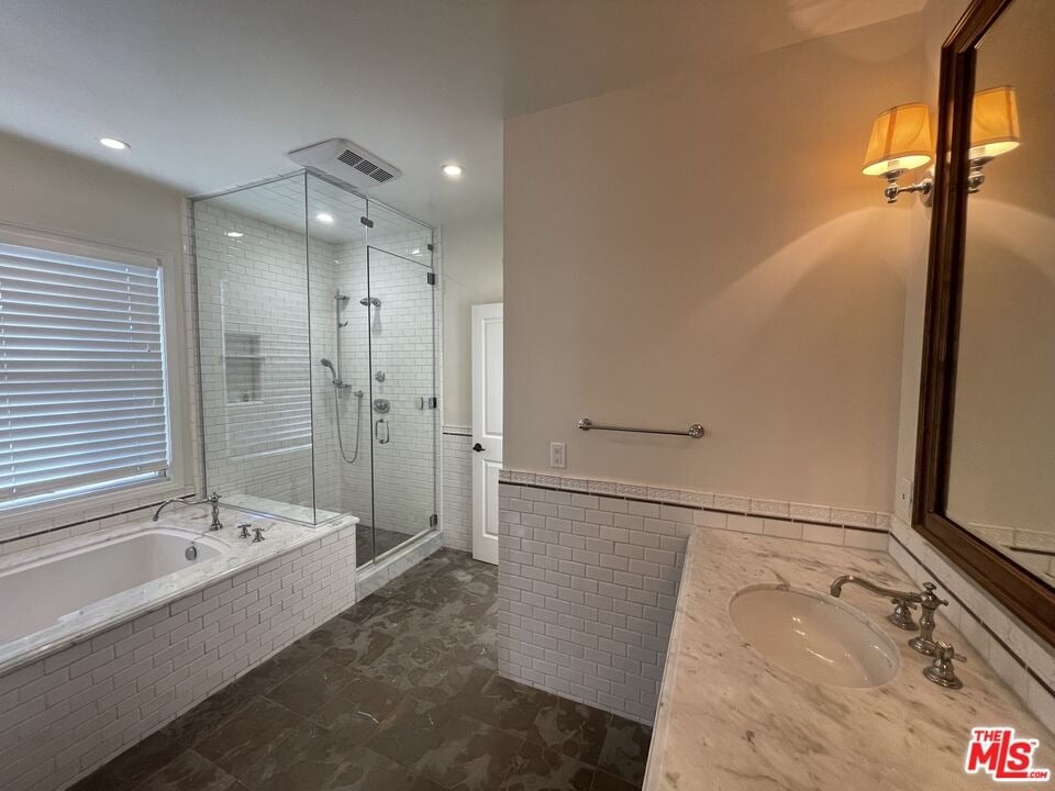 9500 Cresta Dr