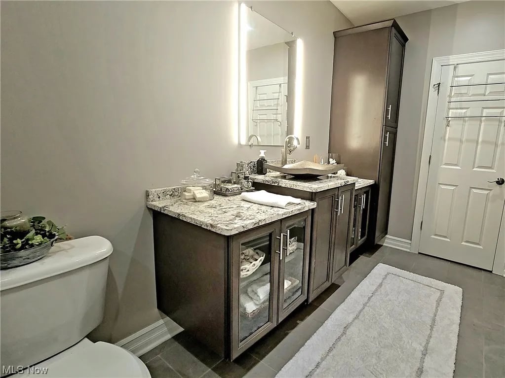 2274 Angela Vista