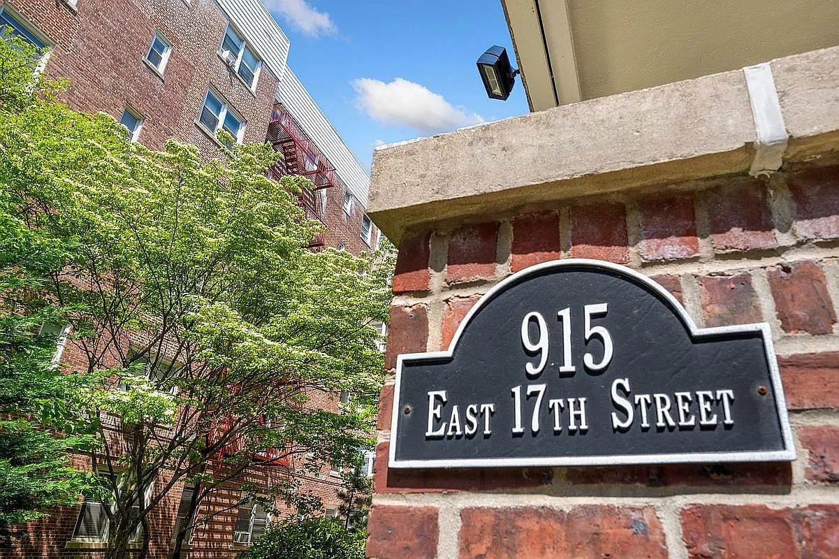 915 E 17th St APT 111