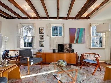 5 Burrs Ln