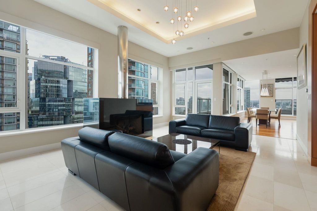 480 Robson St, #1901