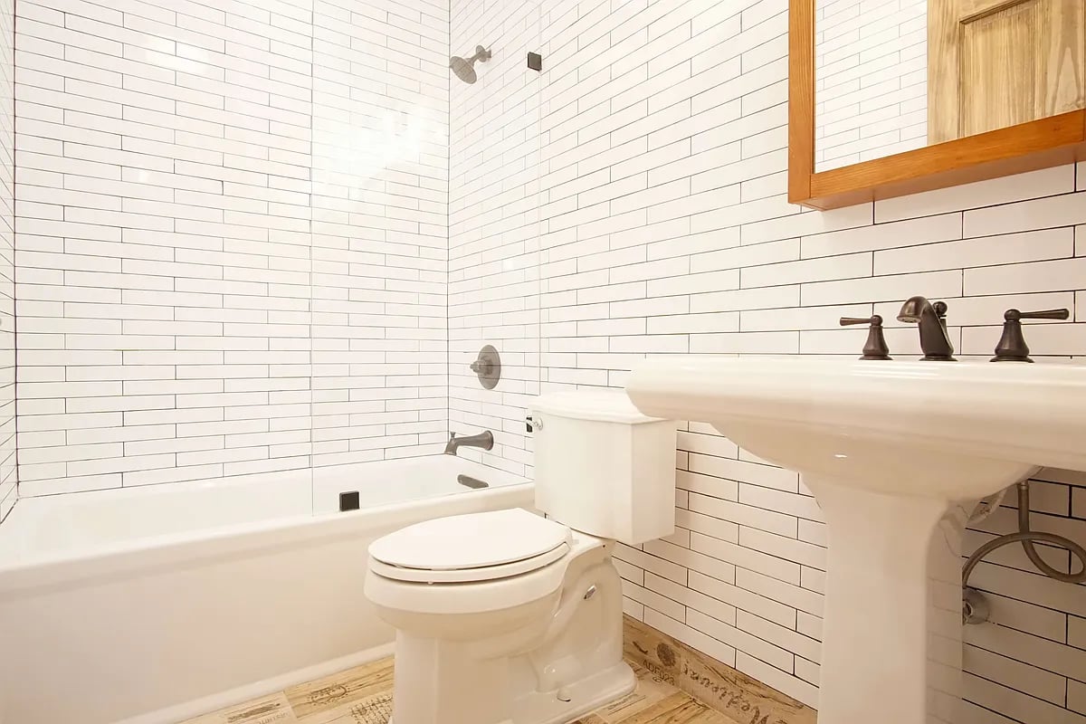 81 Stockholm St 3A