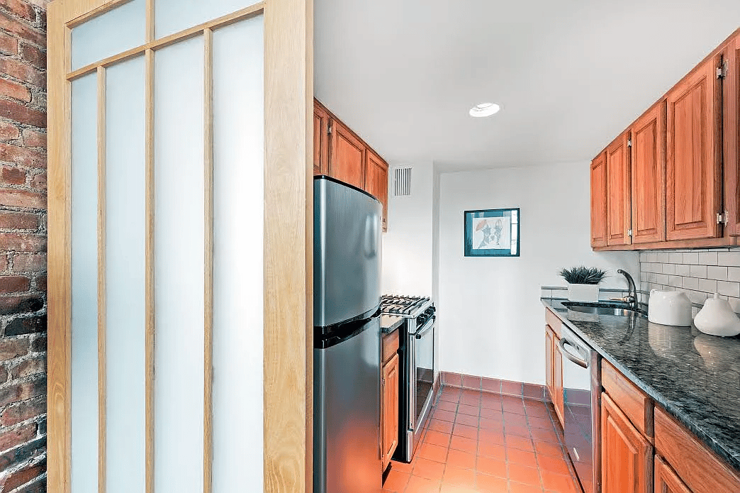 29 King St APT 3C