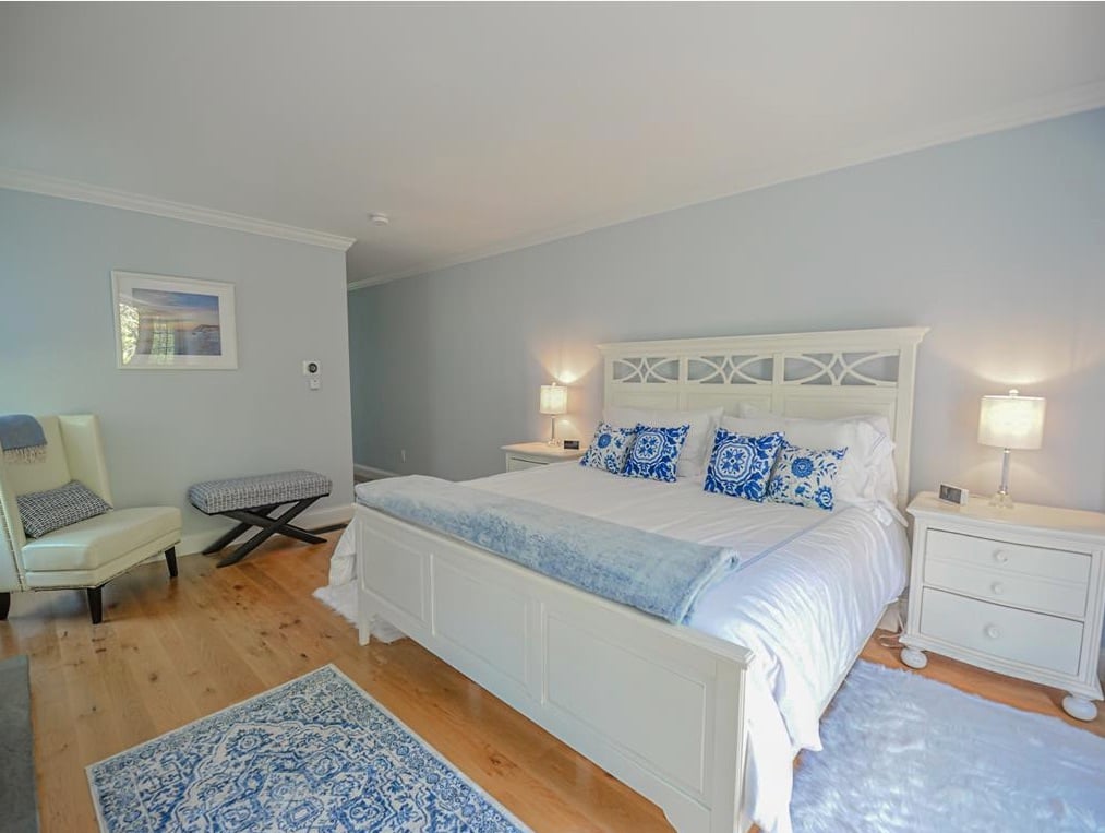 32 Schoolhouse Rd