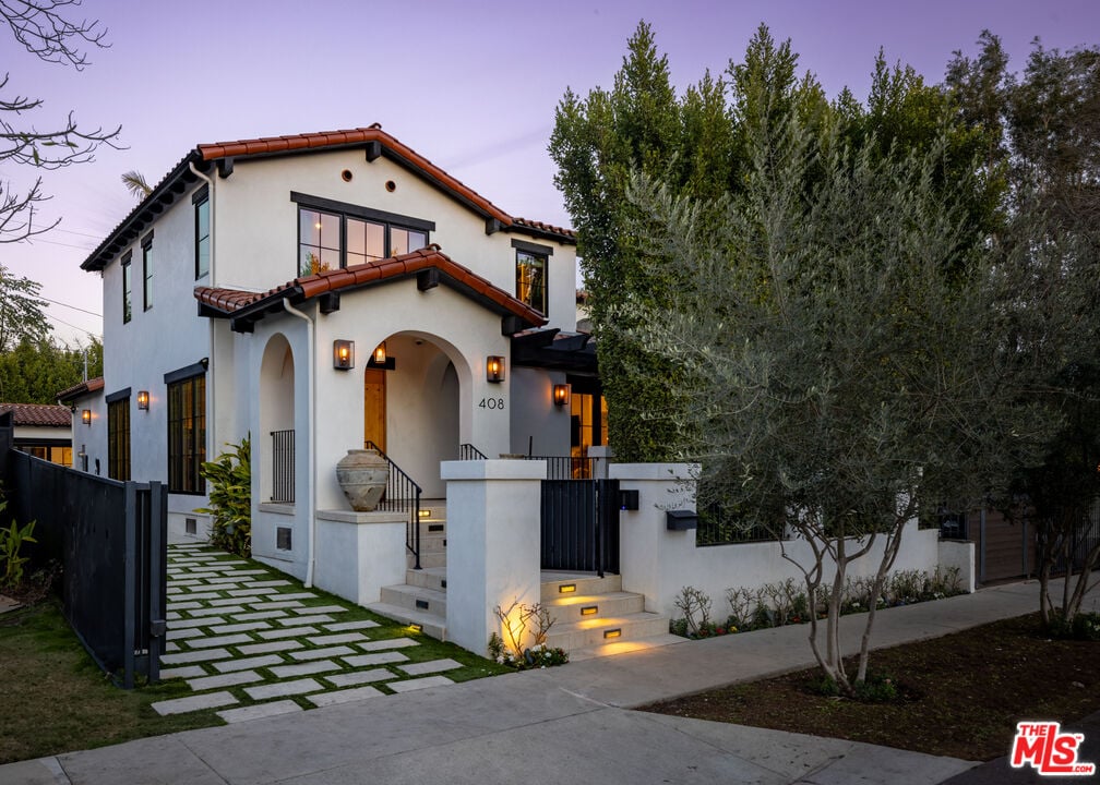 Solaris Pavilion, Westbourne Dr, 90048