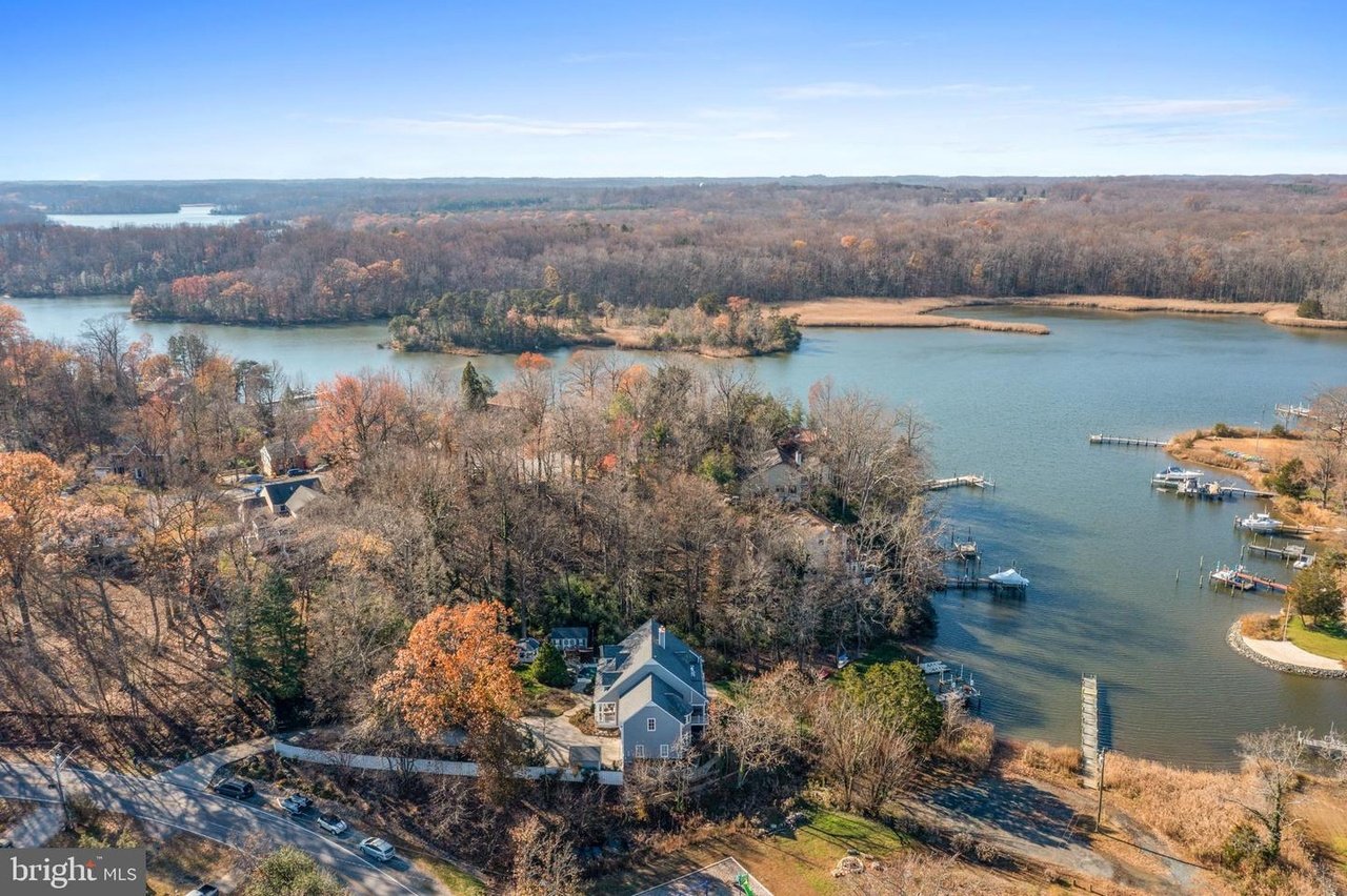 302 Holly Rd