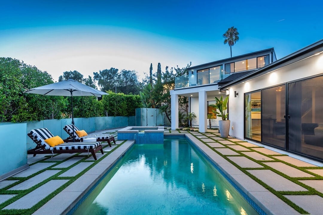 Atlas Manor, Mount Olympus Dr, 90046