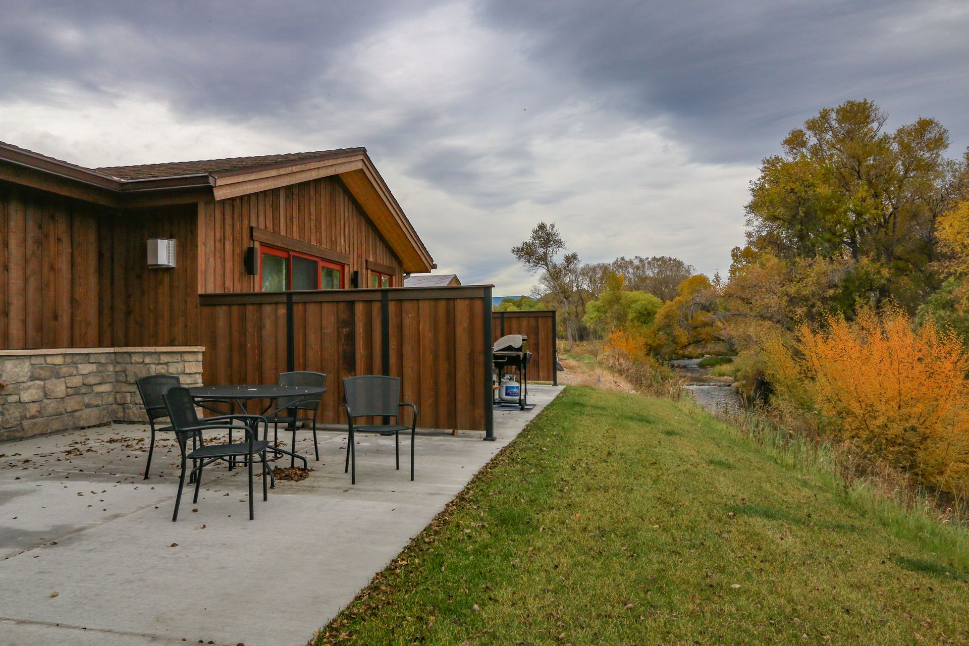 15 Creekside Ln