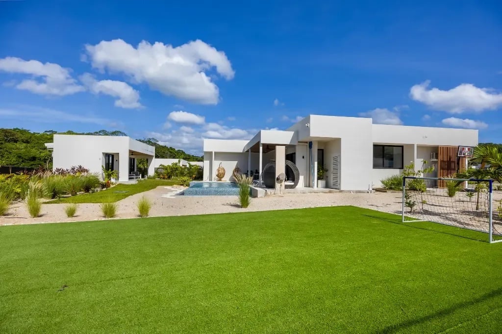 Elegant Tropical Oasis in Reserva Conchal
