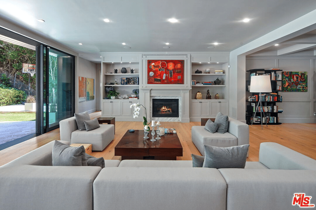 2794 Mandeville Canyon Rd
