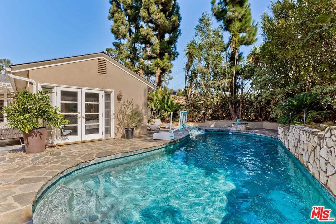 2277 Betty Ln