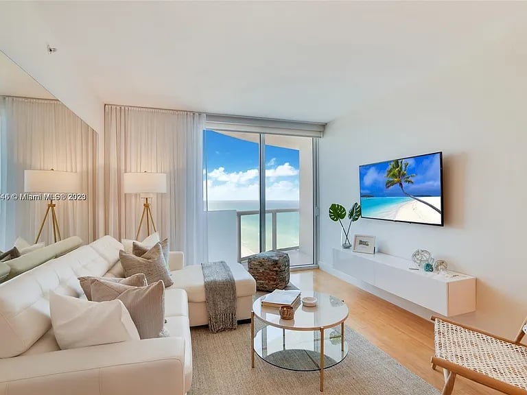 6365 Collins Ave Apt 2810