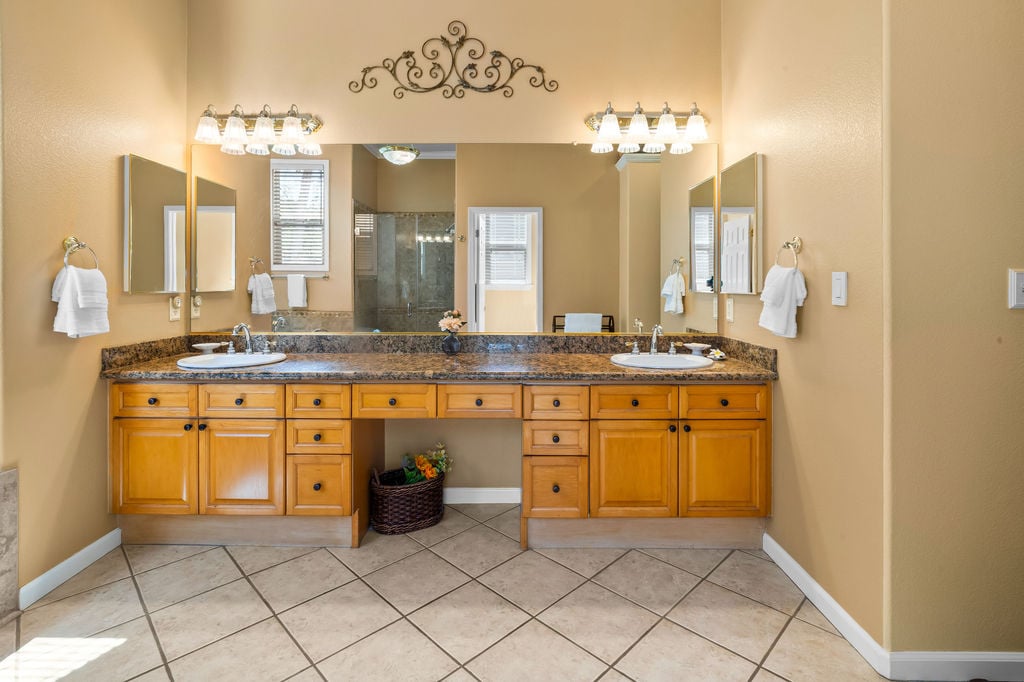 5569 Arlene Way