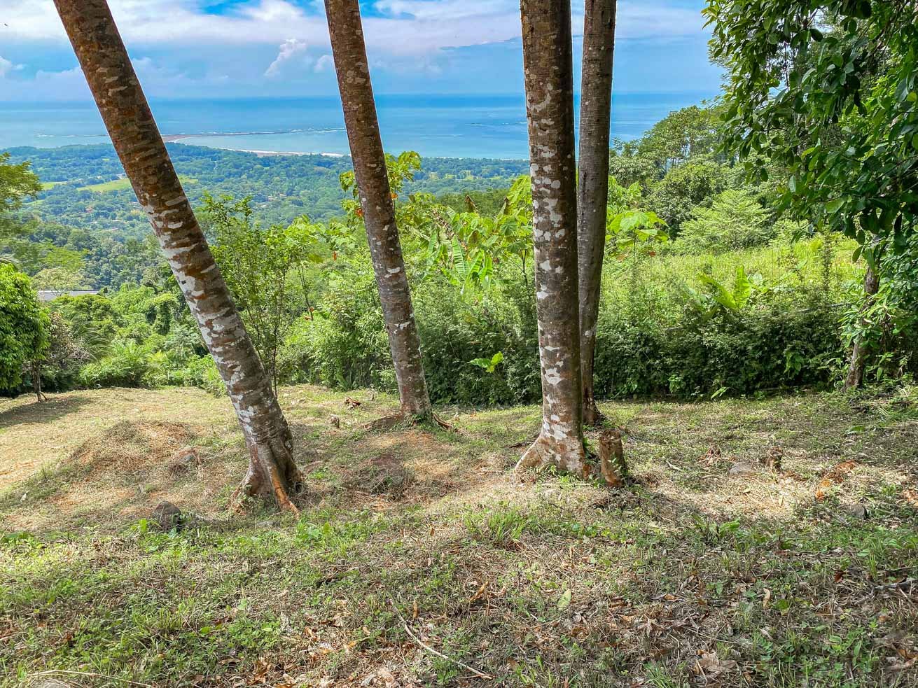 Large Uvita Lot With Whale’s Tail Ocean Views, Sunsets & Legal Water – Ready to Build!