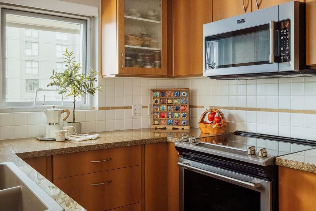 235 Guildford Way, #1003