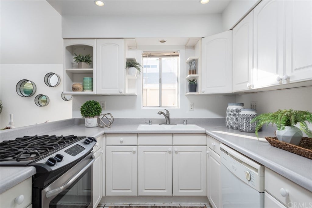 2750 W Segerstrom Ave, Unit D