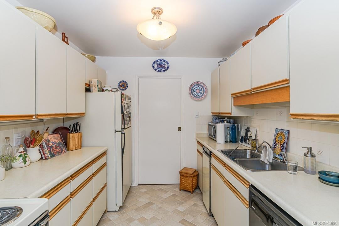 102-562 Rithet St
