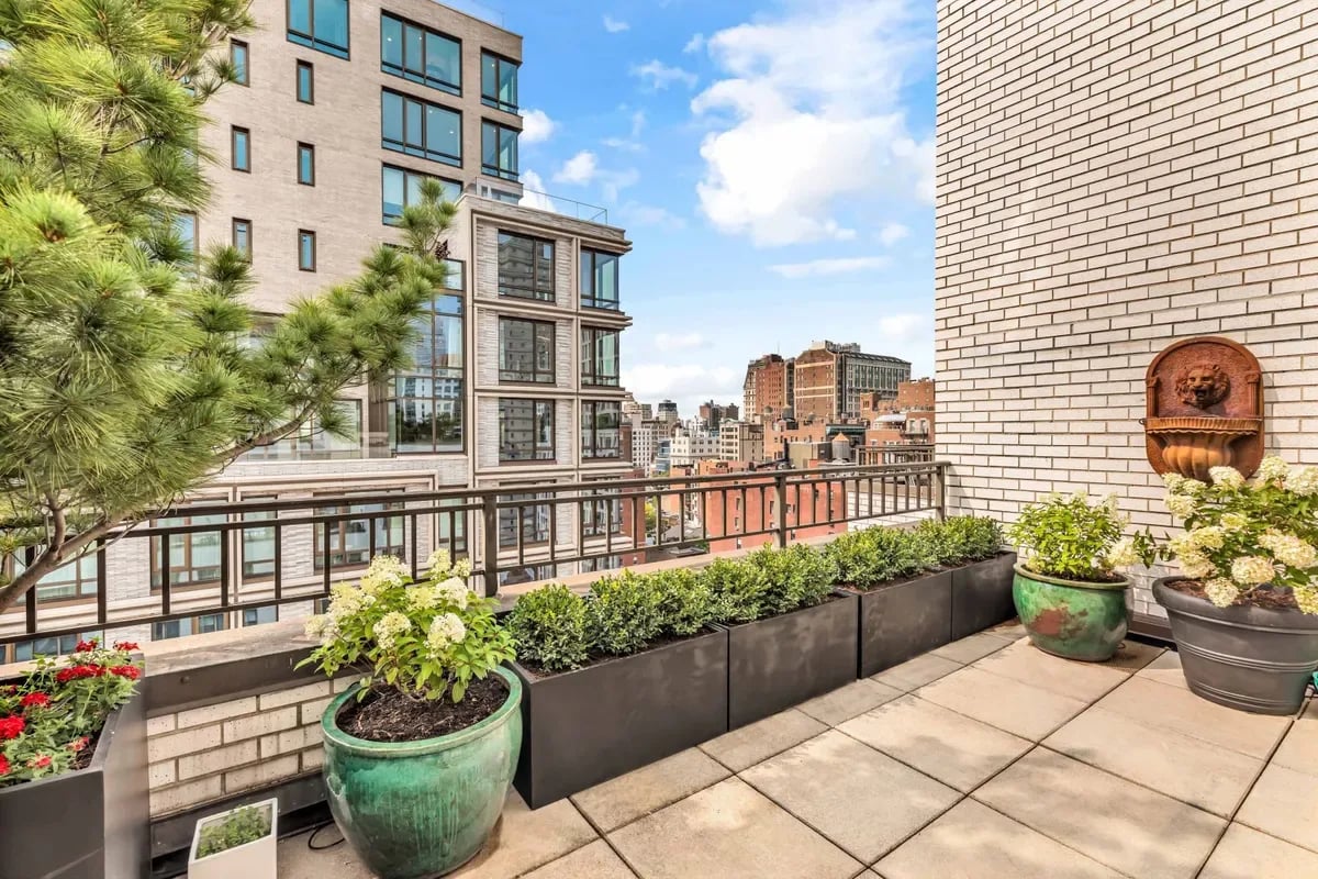 201 East 21st Street Apt 18K