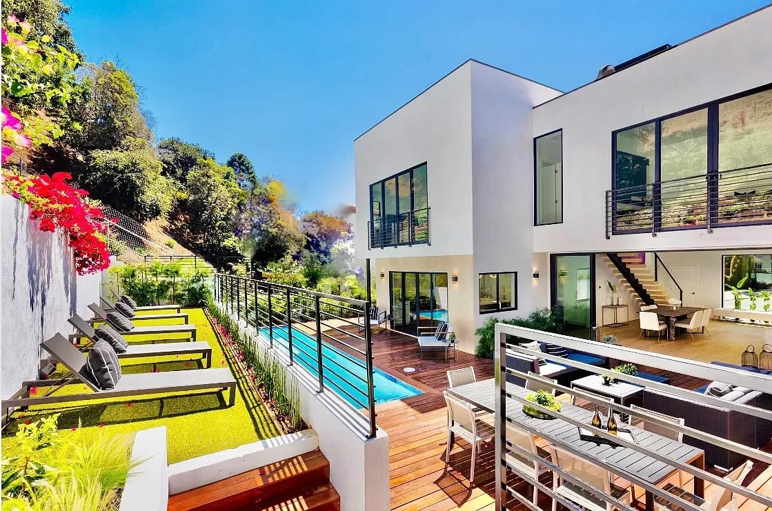 2044 Benedict Canyon
