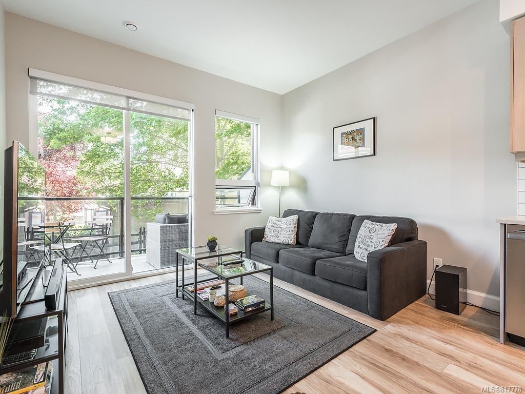 203-595 Pandora Ave