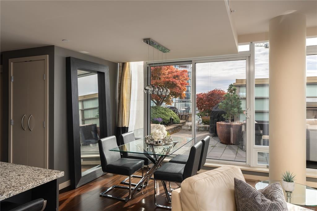 1406 - 707 Courtney St