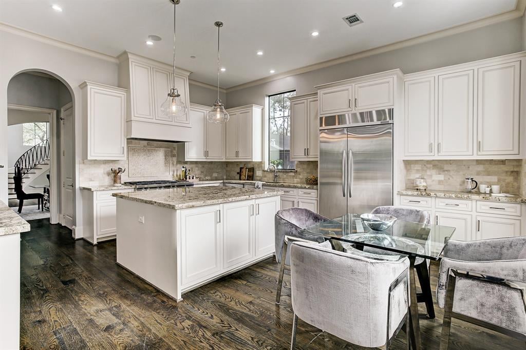 11313 Surrey Oaks Ln