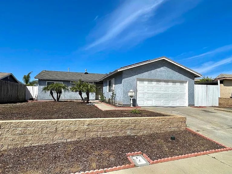 1472 Loma Ln