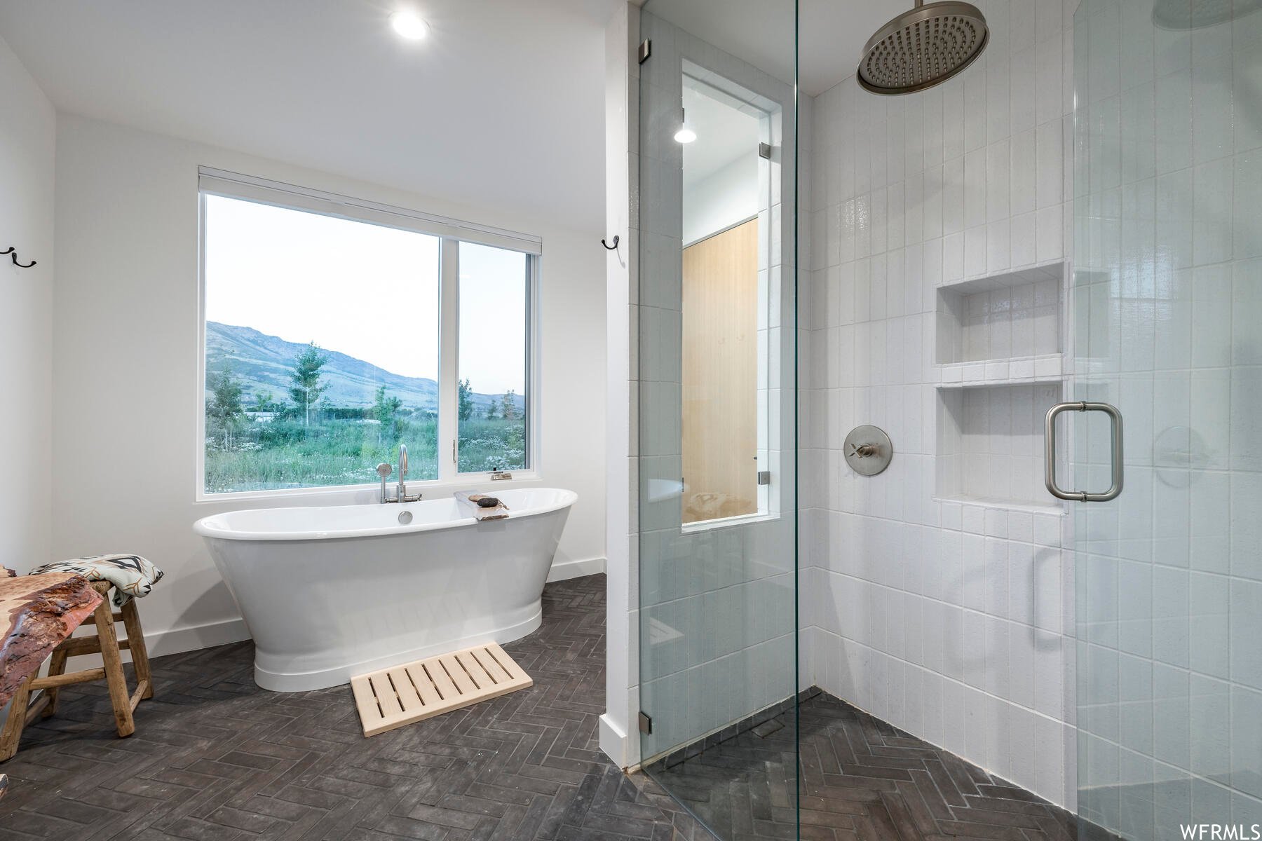 Breathtaking Minimalistic Farmhouse