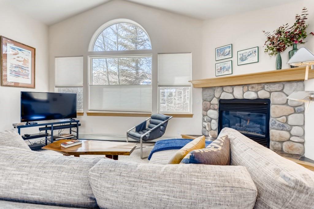 928 A Lakepoint Cir, #A