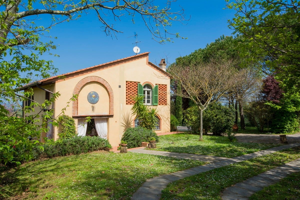Villa In The Tuscan Hills