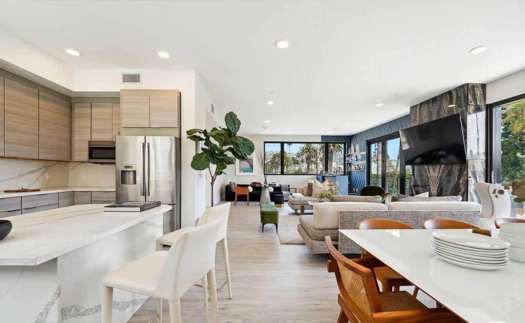 137 N Doheny Dr