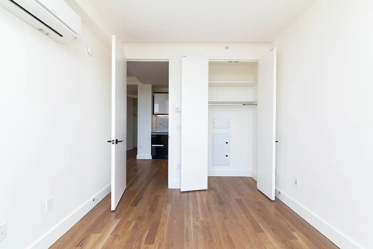 581 Ocean Parkway 8E