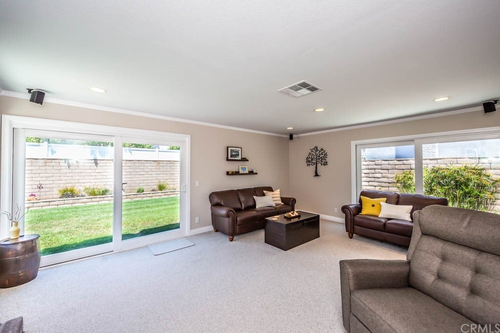 8821 Gallant Dr