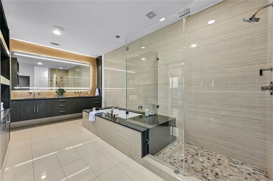 4809 Palisade Dr