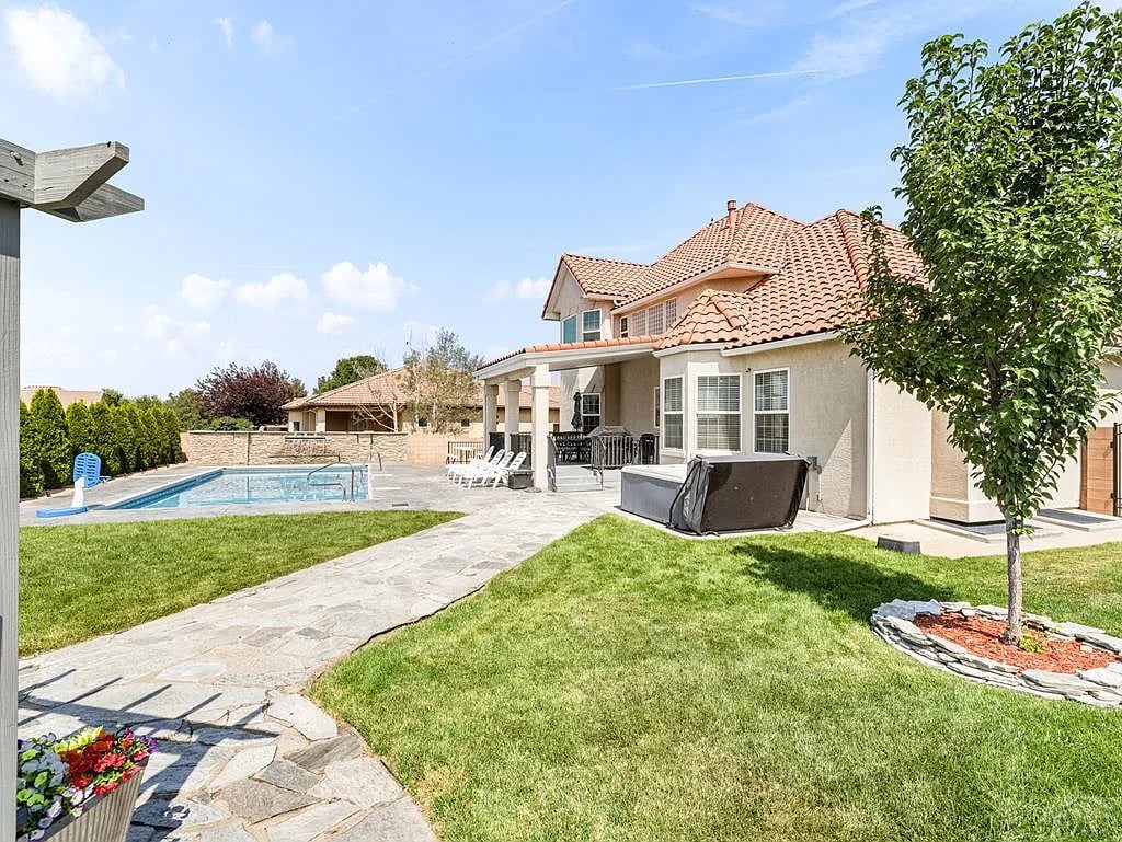 3938 Augusta Ln