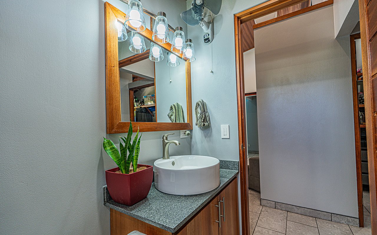 Home Near Downtown Uvita with Private Forest and Creek