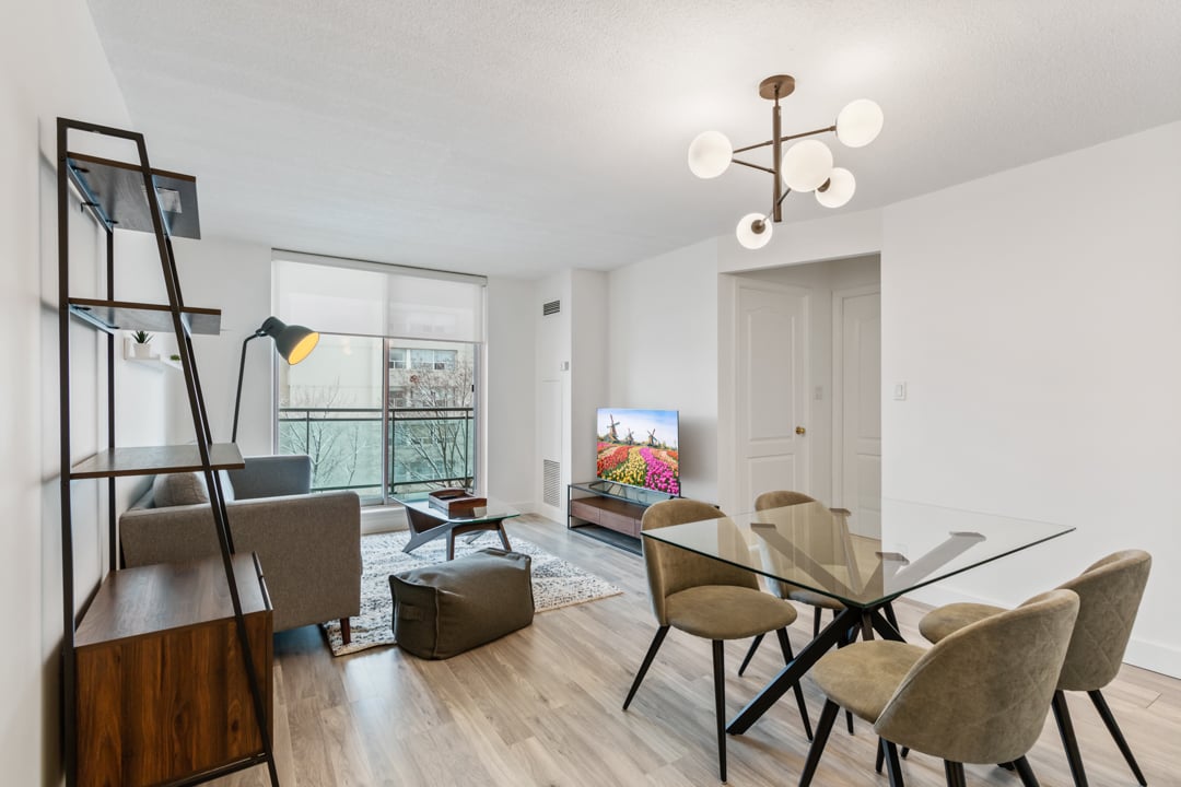 398 Eglinton Avenue E #611