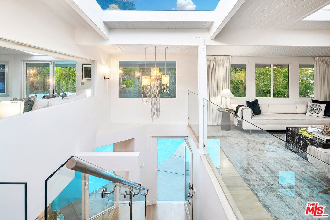 Halo Manor, Braeridge Dr, 90210