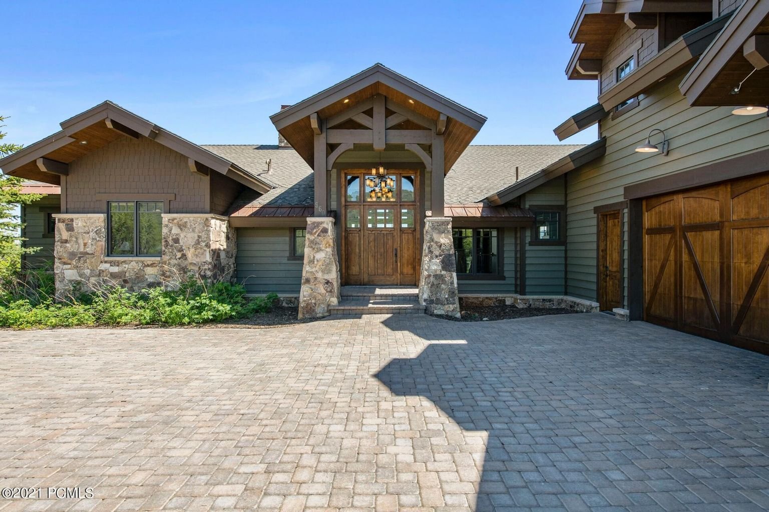 960 W Deer Hill Rd